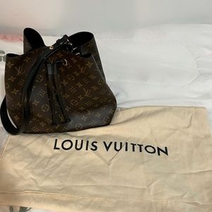 SOLD!! Louis Vuitton NéoNoé bucket bag